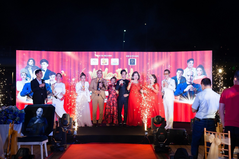 A Tuân tổ chức đêm nhạc “Việt Nam Tinh Hoa” mừng sinh nhật