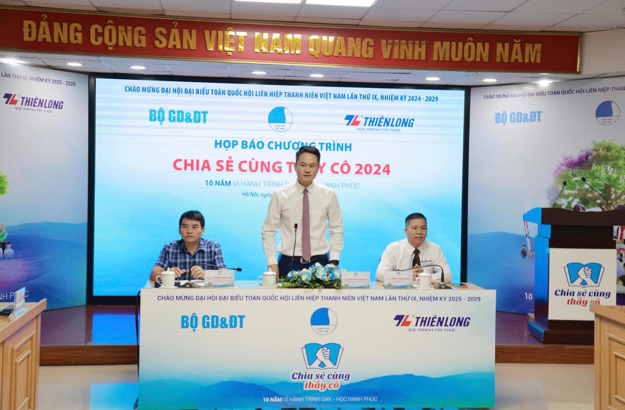 ‘Chia sẻ cùng thầy cô’ năm 2024 dấu ấn 10 năm vì hành trình dạy – học hạnh phúc