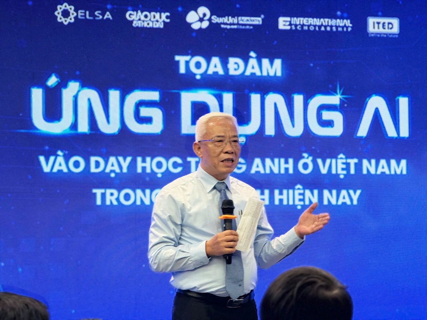 Cơ hội và hách thức cho việc ‘ứng dụng AI trong dạy và học tiếng Anh’