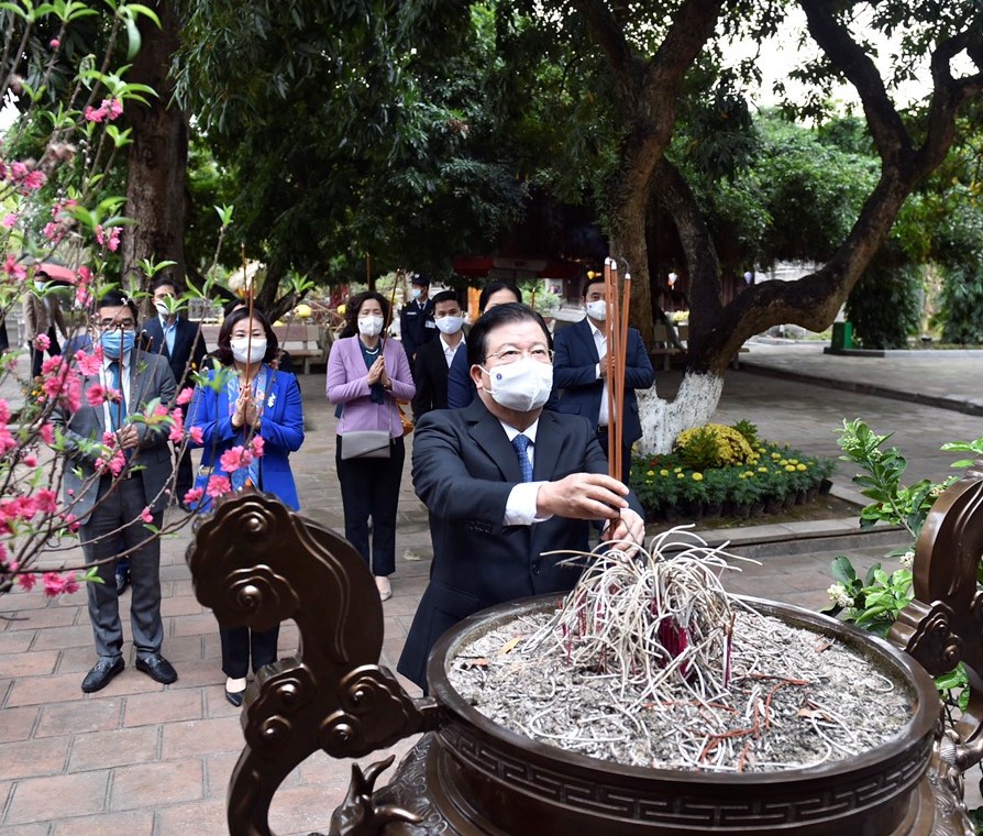 pho-thu-tuong-trinh-dinh-dung-dang-huong-tuong-nho-hai-ba-trung-1613557656.jpg