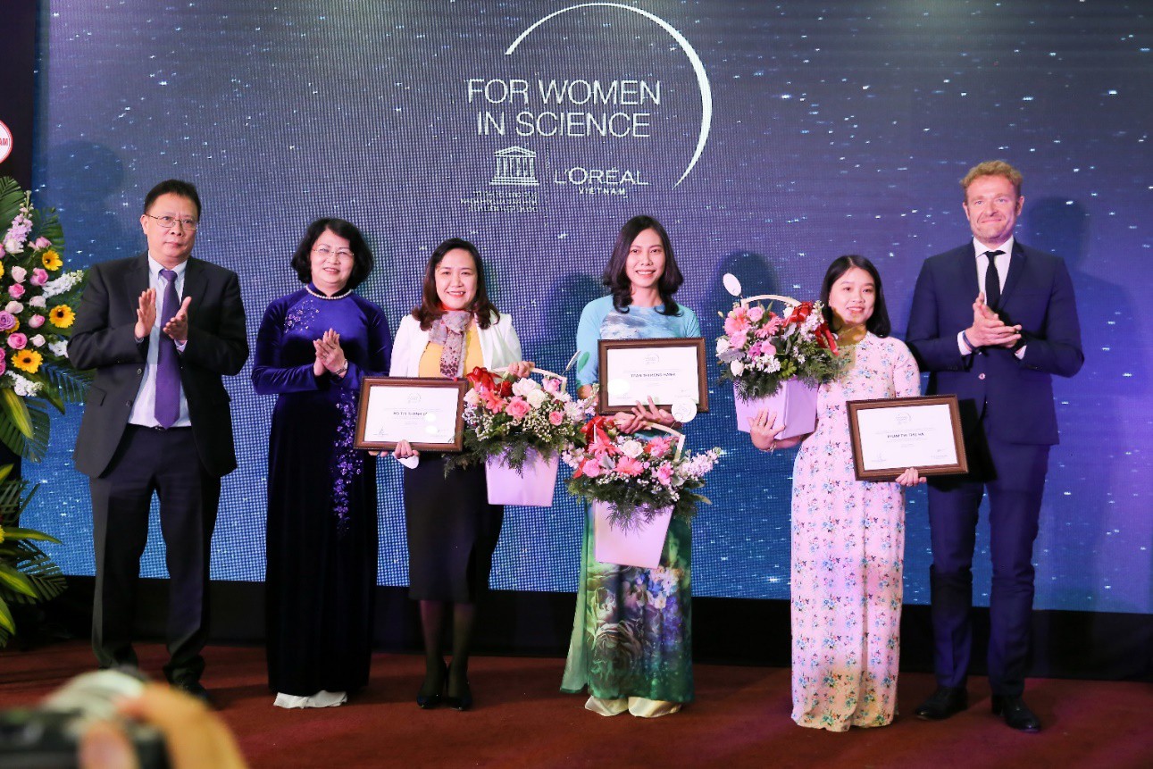 'Giải thưởng khoa học L’Oreal - UNESCO vì sự phát triển phụ nữ trong khoa học' năm 2021 nhận đơn đăng ký học bổng đến 30/6/2021