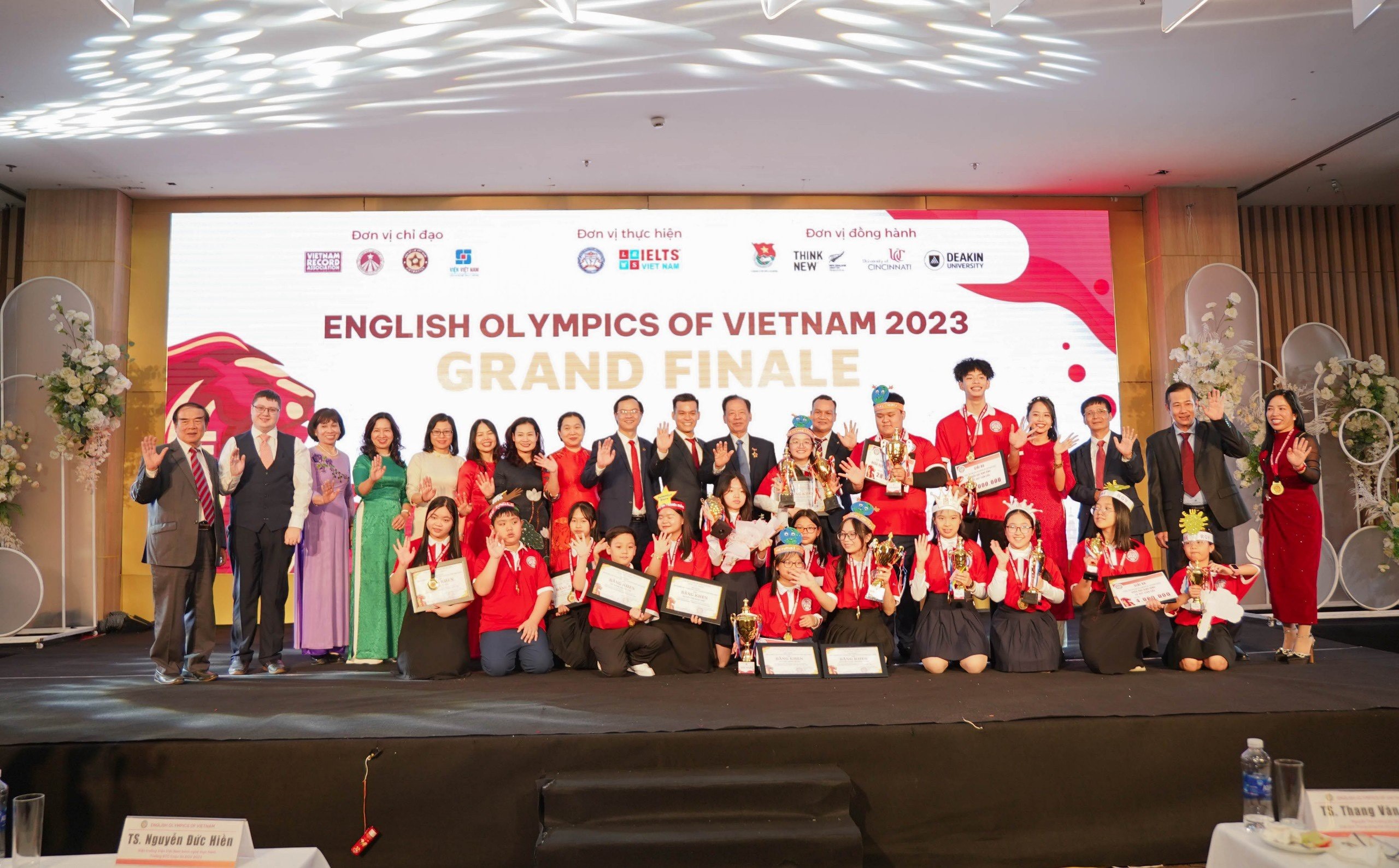 english-olympics-of-vietnam-eov-2023-san-choi-khoi-day-suc-manh-toan-cau-cho-thanh-nien-viet-nam-dien-dan-du-lich-dulichvn-2-1702841843.jpg