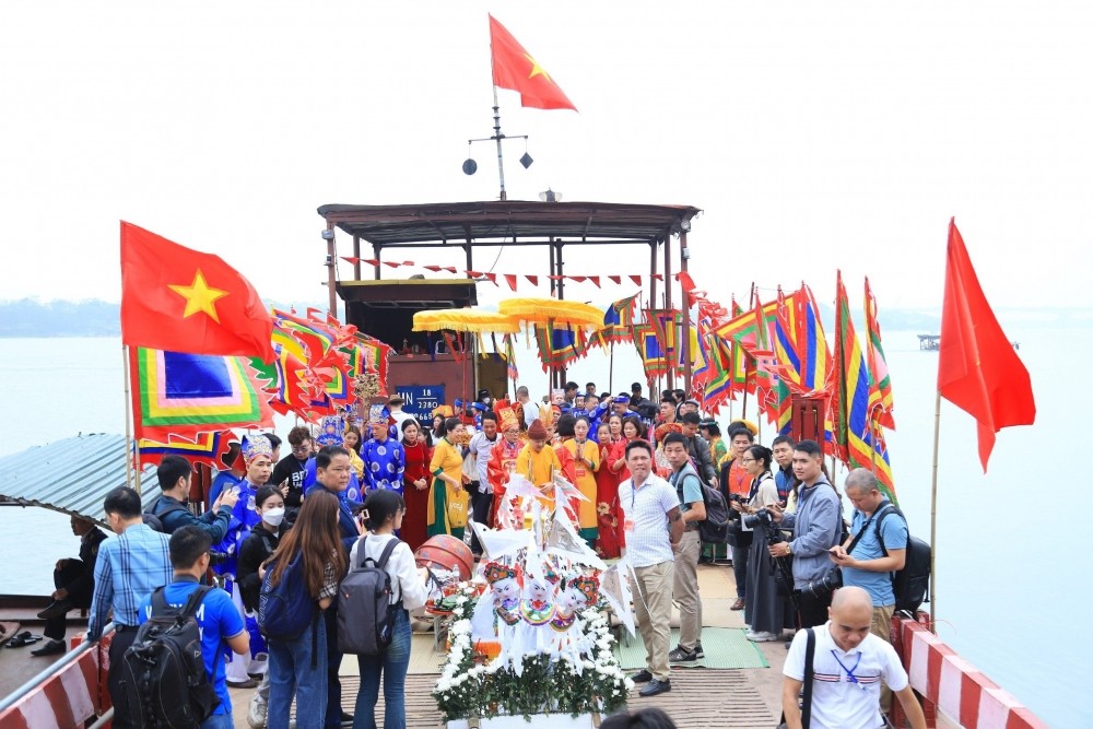 Lễ hội làng Bát Tràng: Quảng bá tinh hoa làng nghề đến với du khách quốc tế