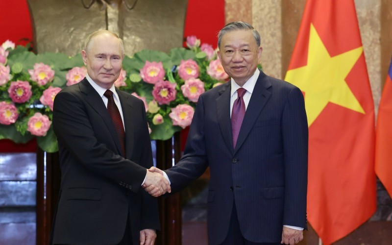 'Việt Nam và LB Nga nhất trí tăng cường trao đổi, đối thoại chính trị ở tất cả các cấp'