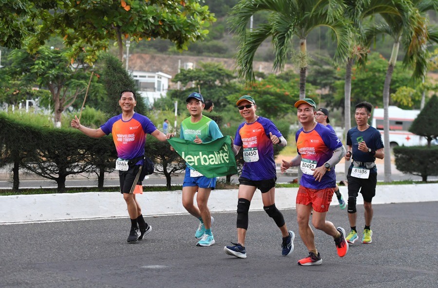 cung-chay-voi-herbalife-tai-vnexpress-marathon-nha-trang-2024-dien-dan-du-lich-dulichvn-4-1723164576.jpg