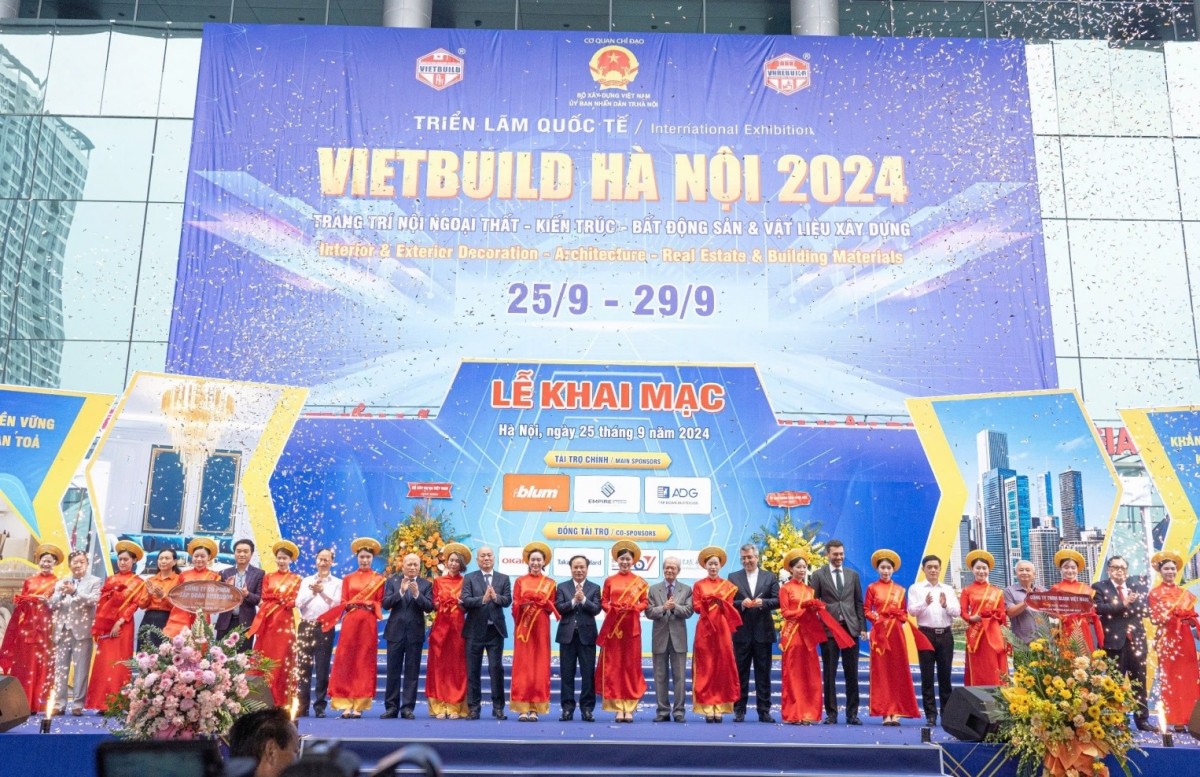 vietbuild-2024-co-hoi-hop-tac-ket-noi-doanh-nghiep-trong-nganh-trang-tri-noi-ngoai-that-kien-truc-bat-dong-san-va-vat-lieu-xay-dung-dien-dan-du-lich-dulichvn-1727525316.jpg