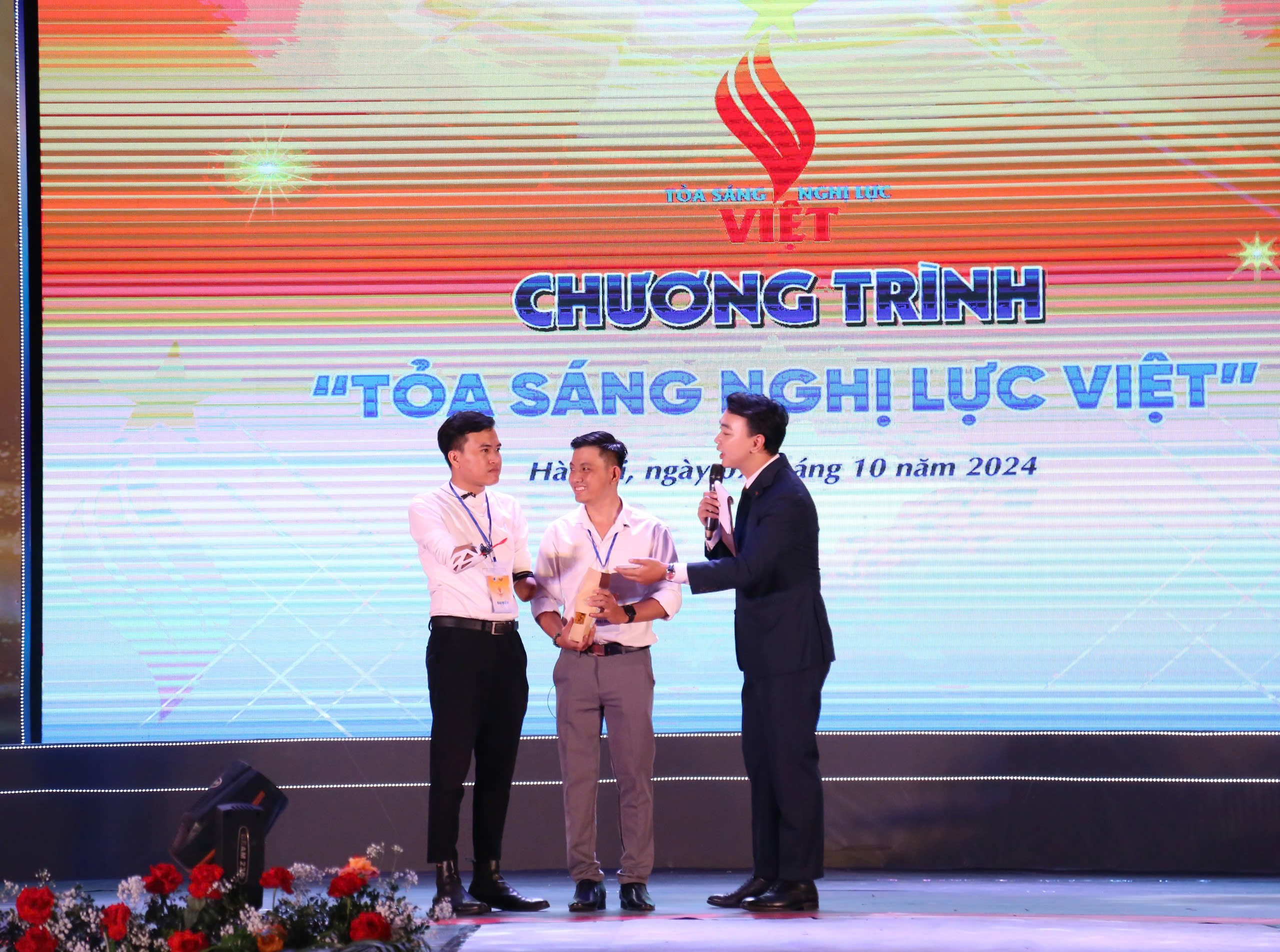 toa-sang-nghi-luc-viet-2024-tuyen-duong-38-guong-thanh-nien-khuyet-tat-tieu-bieu-du-lich-viet-nam-dulichvn-11-1728324023.jpg