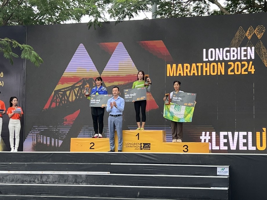 long-bien-marathon-2024-tiep-tuc-chung-minh-la-mot-giai-dau-uy-tin-2-dulichgiaitri-1730178241.jpg