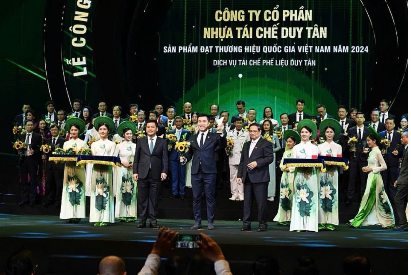 cong-bo-360-san-pham-dat-thuong-hieu-quoc-gia-nam-2024-dulichvn-1-1730791472.jpg