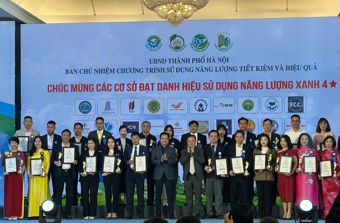 nang-luong-xanh-ha-noi-2024-83-doanh-nghiep-cong-trinh-xay-dung-su-dung-nang-luong-xanh-duoc-ton-vinh-dulichvietnam-dulichvn-1733894870.jpg