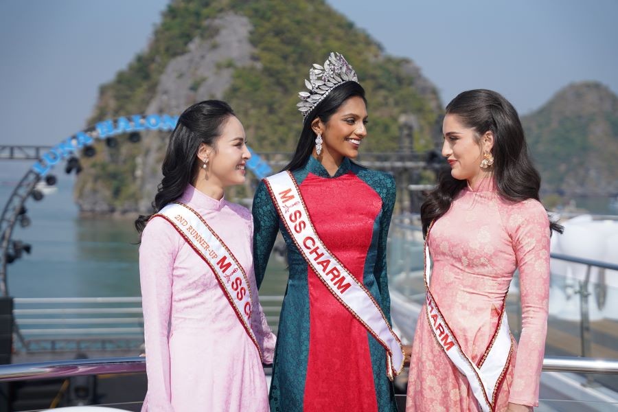 top-3-miss-charm-2024-tham-vinh-ha-long-bang-du-thuyen-hang-sang-thuong-hieu-luna-halong-cruises-dulichgiaitri-6-1735652178.JPG