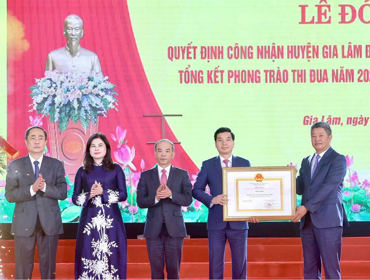 huyen-gia-lam-don-bang-cong-nhan-huyen-dat-chuan-nong-thon-moi-nang-cao-dulichvietnam-2-1736959787.jpg