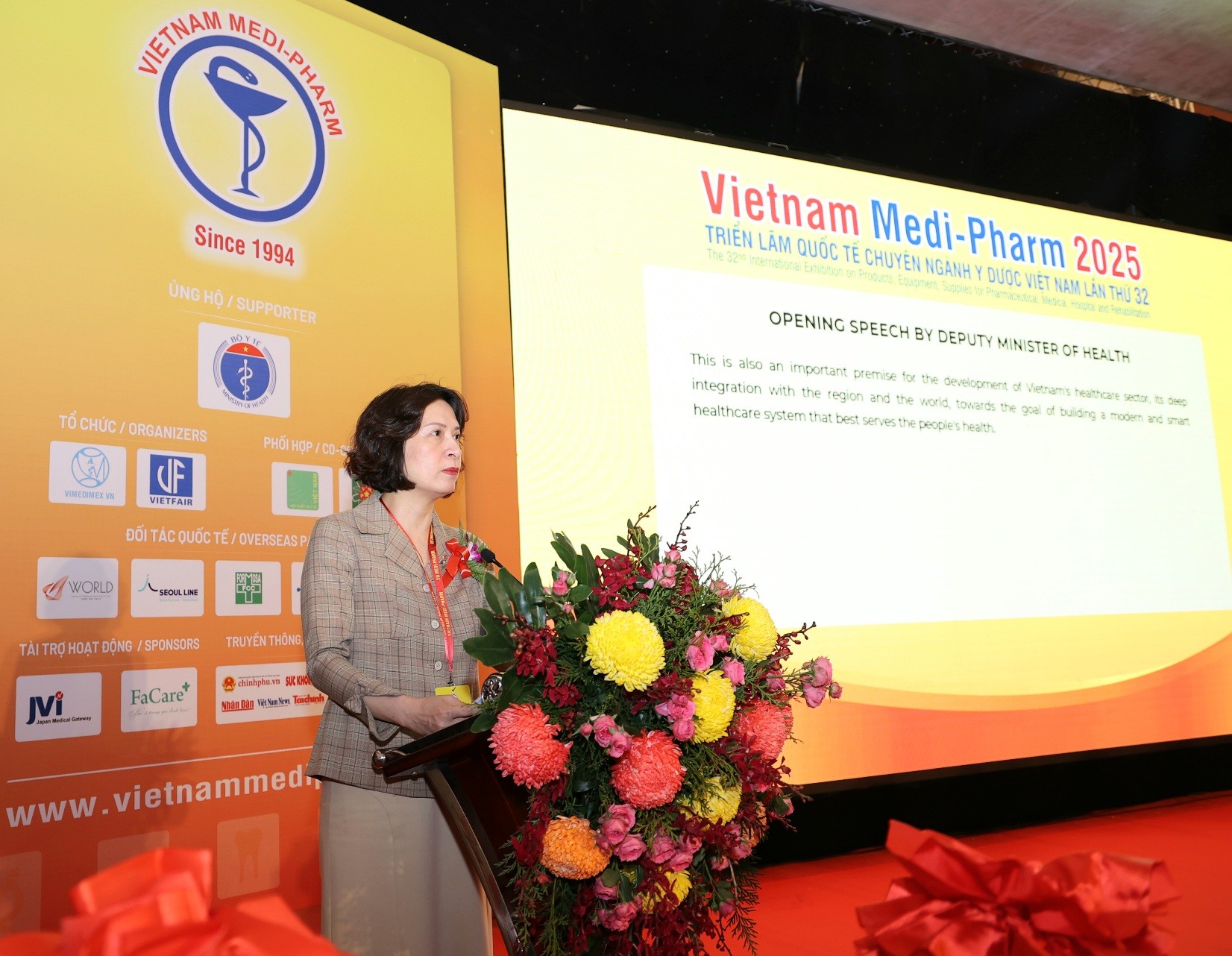 khai-mac-trien-lam-quoc-te-y-duoc-viet-nam-2025-co-hoi-hop-tac-va-doi-moi-trong-nganh-y-te-dulichvietnam-dulichvn-1-1746862700.jpg