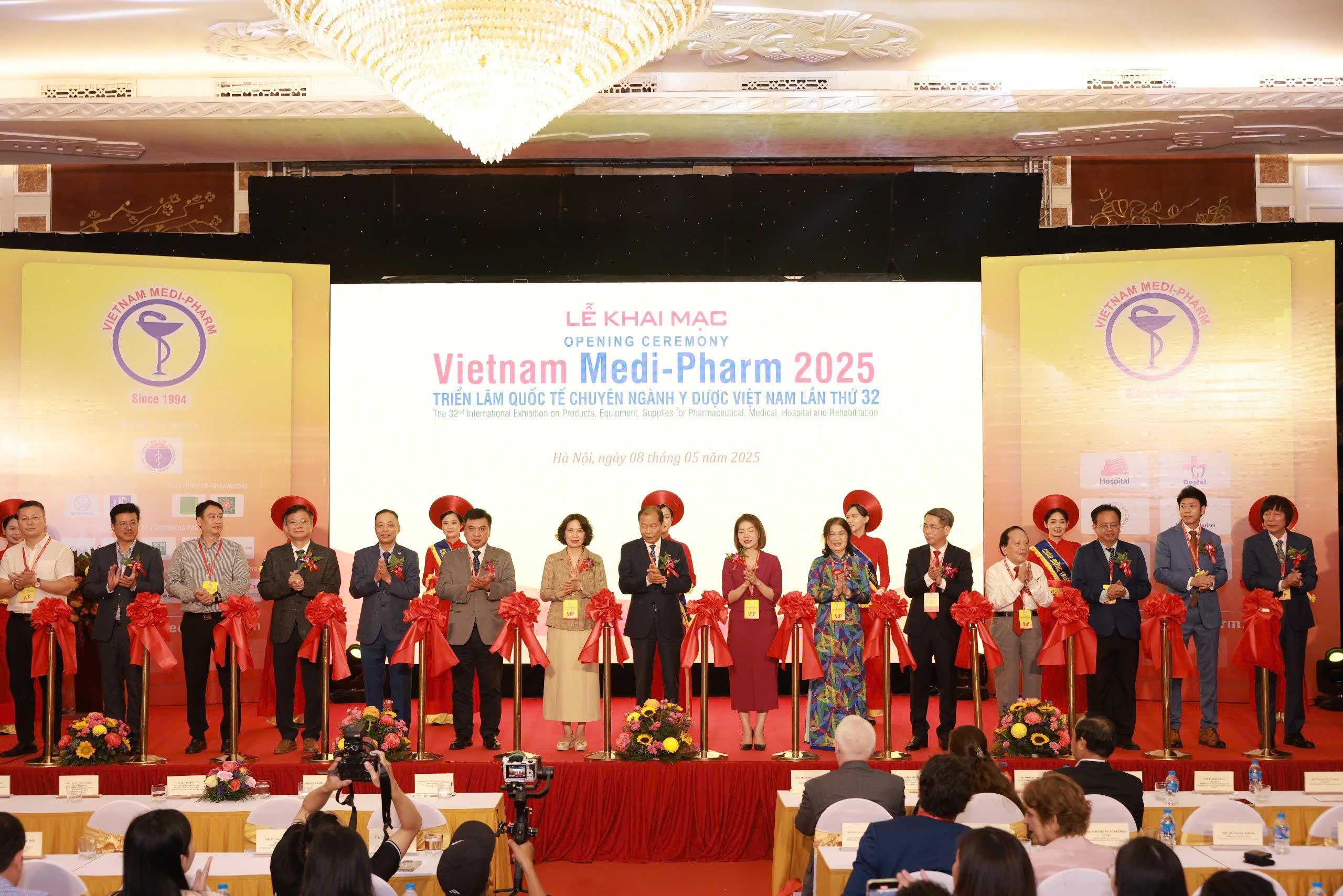 khai-mac-trien-lam-quoc-te-y-duoc-viet-nam-2025-co-hoi-hop-tac-va-doi-moi-trong-nganh-y-te-dulichvietnam-dulichvn-4-1746862704.jpg