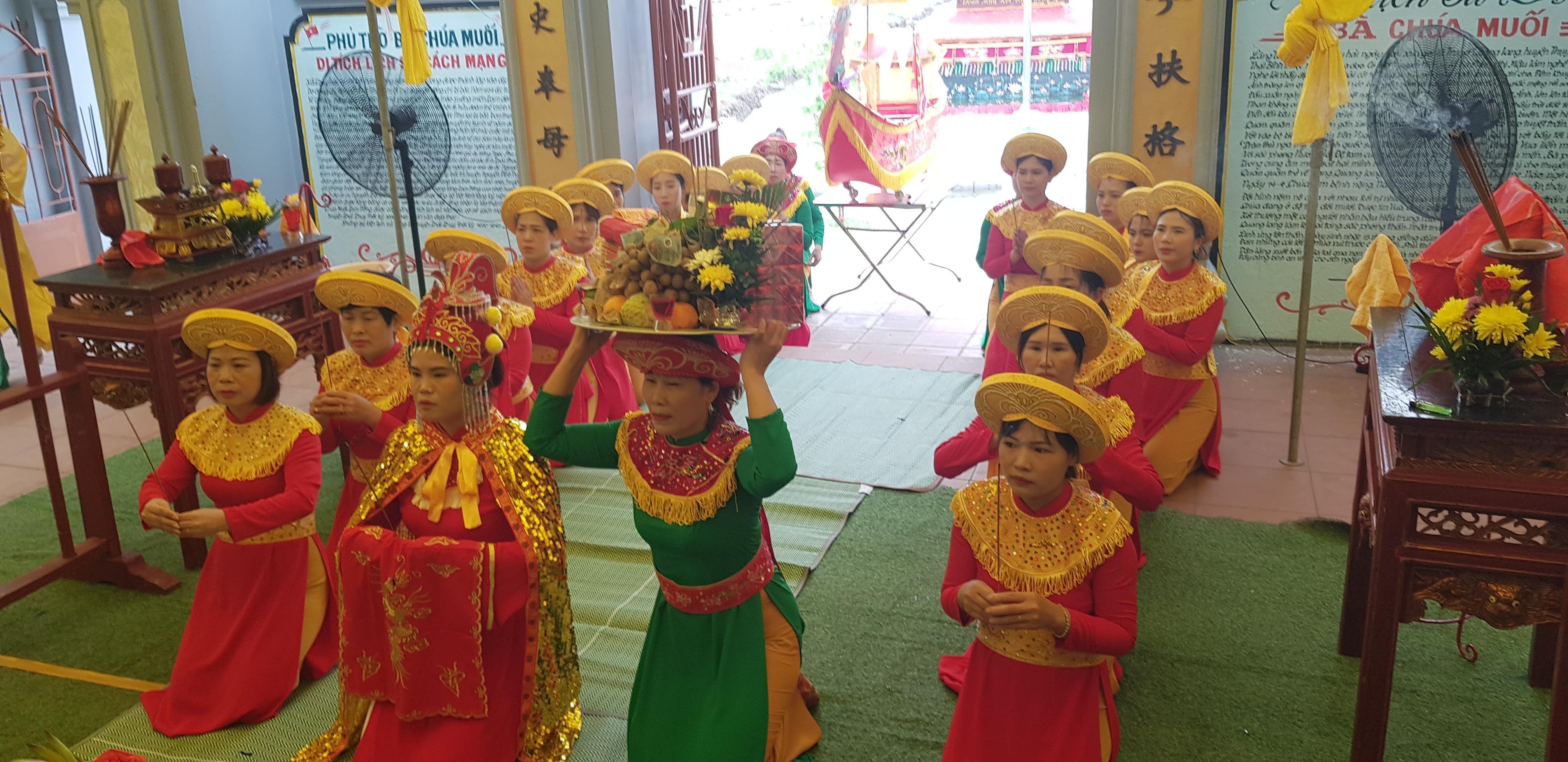 le-hoi-truyen-thong-phu-chua-muoi-2025-khoi-phuc-va-ton-vinh-nghe-lam-muoi-4-dulichvn-1746849732.jpg