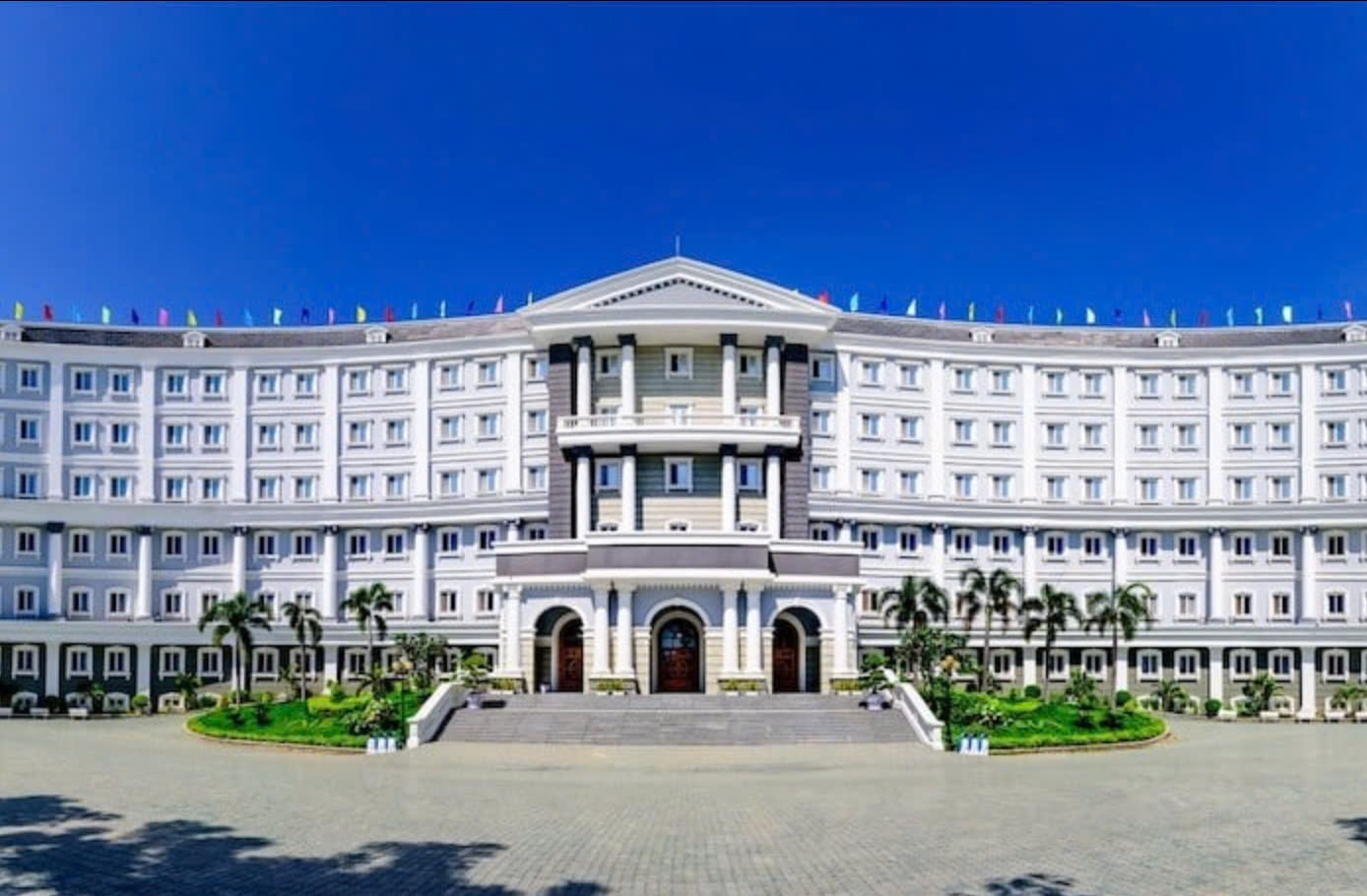 hon-1400-hoc-sinh-truong-quoc-te-my-viet-nam-aisvn-cau-cuu-duoc-tro-lai-lop-sau-khi-chu-tich-hoi-dong-truong-bi-bat-dulichvn-baodulich-1747391398.jpg