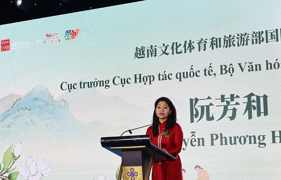 giao-luu-van-hoa-va-du-lich-viet-trung-tra-hai-hoa-the-gioi-nha-tap-nam-2025-dulichvietnam-baodulich-1-1747846084.jpg