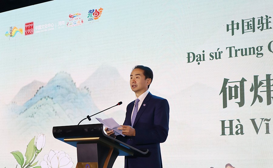 giao-luu-van-hoa-va-du-lich-viet-trung-tra-hai-hoa-the-gioi-nha-tap-nam-2025-dulichvietnam-baodulich-5-1747846084.jpg