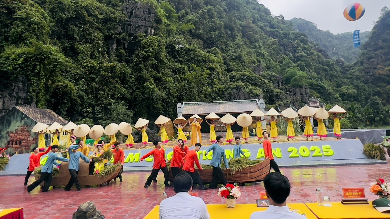 Khai mạc Tuần Du Lịch Ninh Bình 2025: "Sắc vàng Tam Cốc - Tràng An"