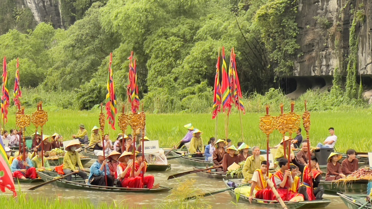 khai-mac-tuan-du-lich-ninh-binh-2025-sac-vang-tam-coc-trang-an-dulichvn-4-1748025864.jpg