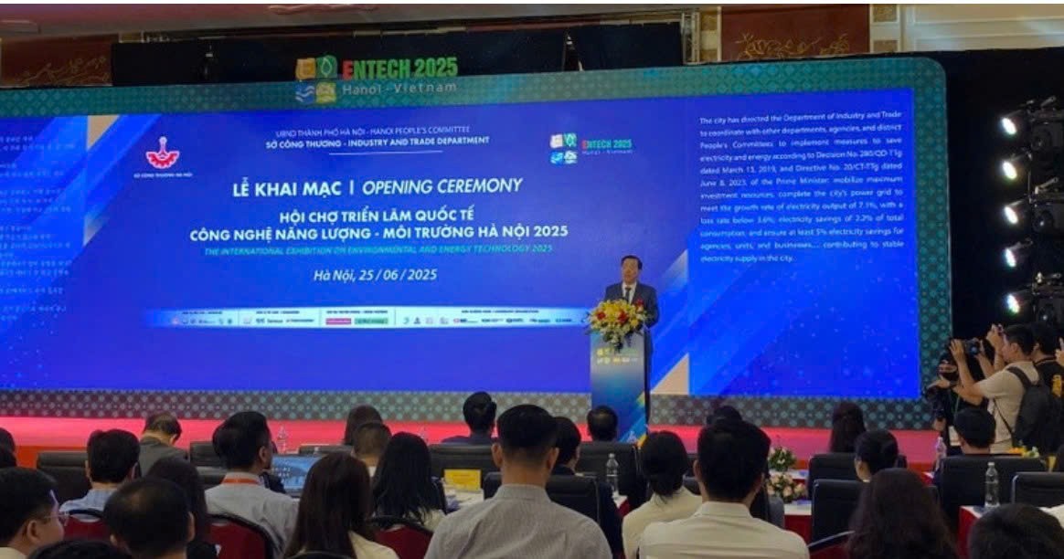 ha-noi-khai-mac-hoi-cho-trien-lam-quoc-te-cong-nghe-nang-luong-moi-truong-dulichvn-2-1750878943.jpg