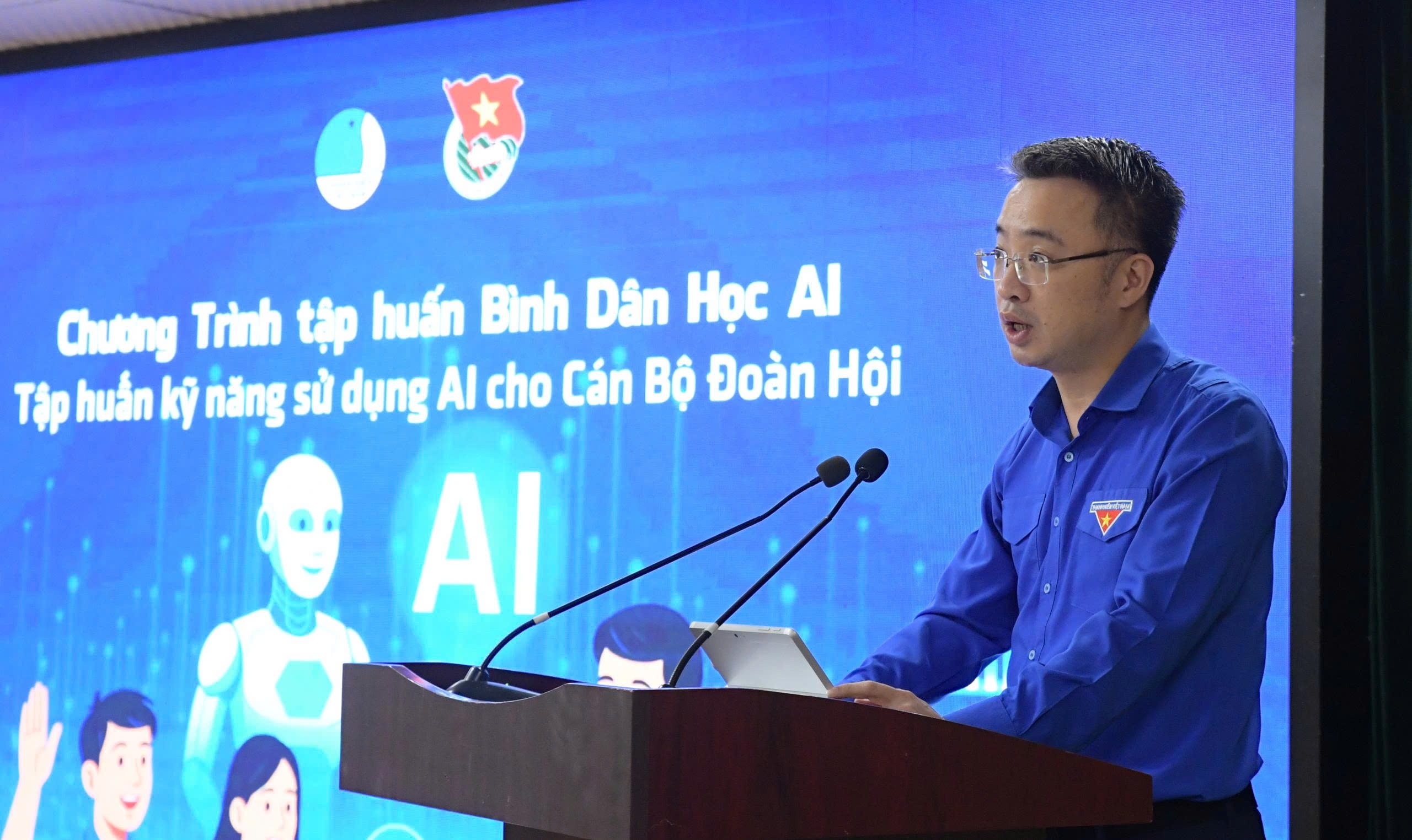 binh-dan-hoc-ai-pho-cap-ai-va-tap-huan-ky-nang-ai-cho-can-bo-doan-hoi-dien-dan-du-lich-1-1752429690.jpg
