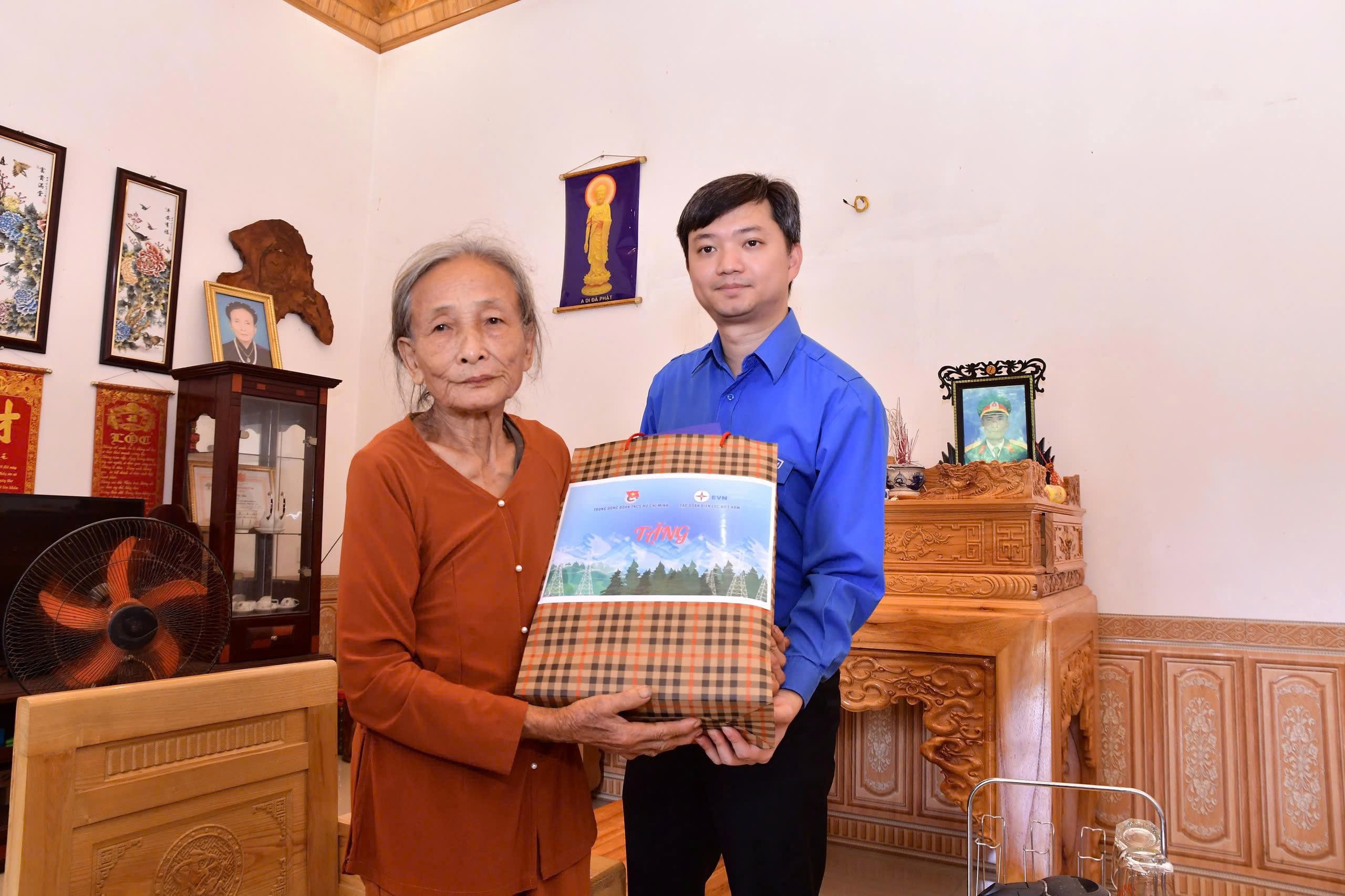 phat-dong-dot-thi-dua-cao-diem-tinh-nguyen-ho-tro-thi-cong-du-an-duong-day-500kv-lao-cai-vinh-yen-dulichvn-2-1752430245.jpg