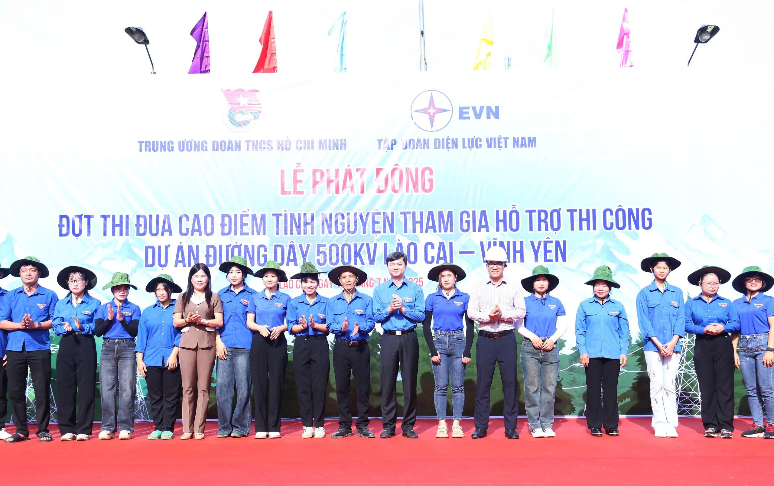 phat-dong-dot-thi-dua-cao-diem-tinh-nguyen-ho-tro-thi-cong-du-an-duong-day-500kv-lao-cai-vinh-yen-dulichvn-4-1752430245.jpg