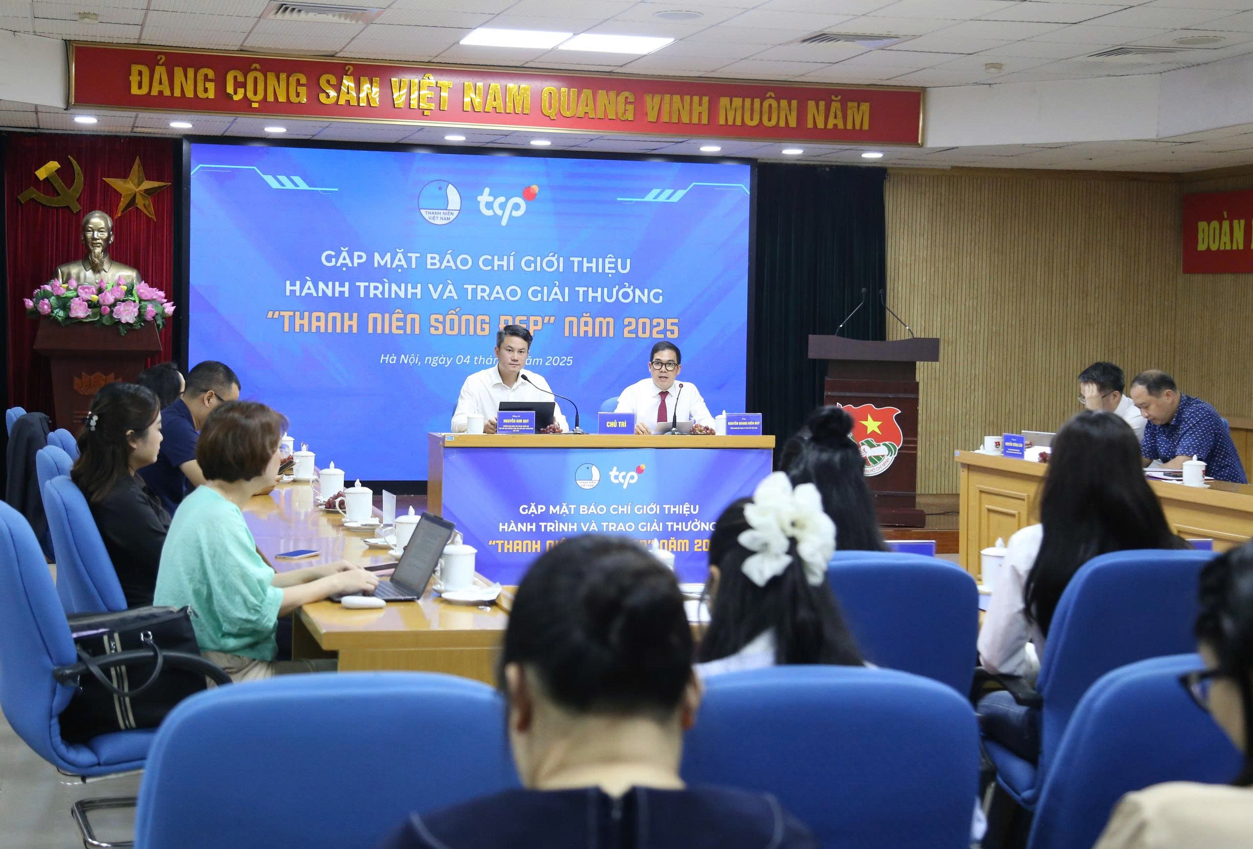 vinh-danh-20-guong-thanh-nien-song-dep-tieu-bieu-toan-quoc-nam-2025-dien-dan-du-lich-va-doi-song-dulichvn-1-1752428281.jpg