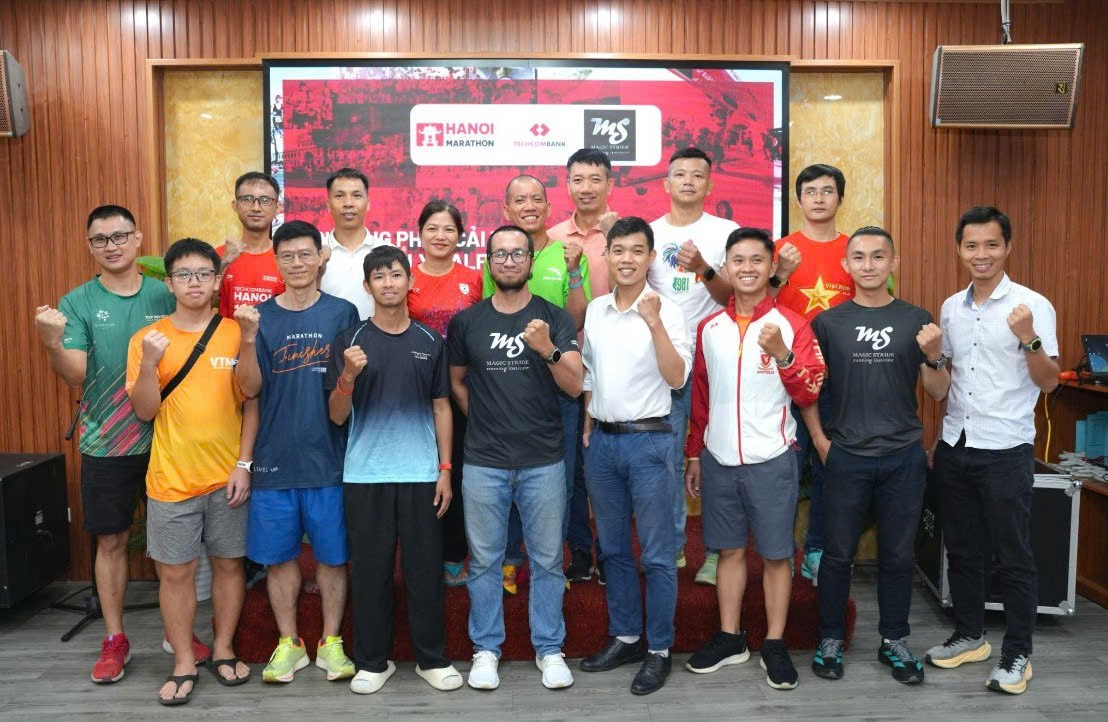 ha-noi-soi-dong-ngay-hoi-chay-bo-san-sang-cho-giai-marathon-quoc-te-techcombank-mua-4-dulichvnnet-2-1754792016.jpg