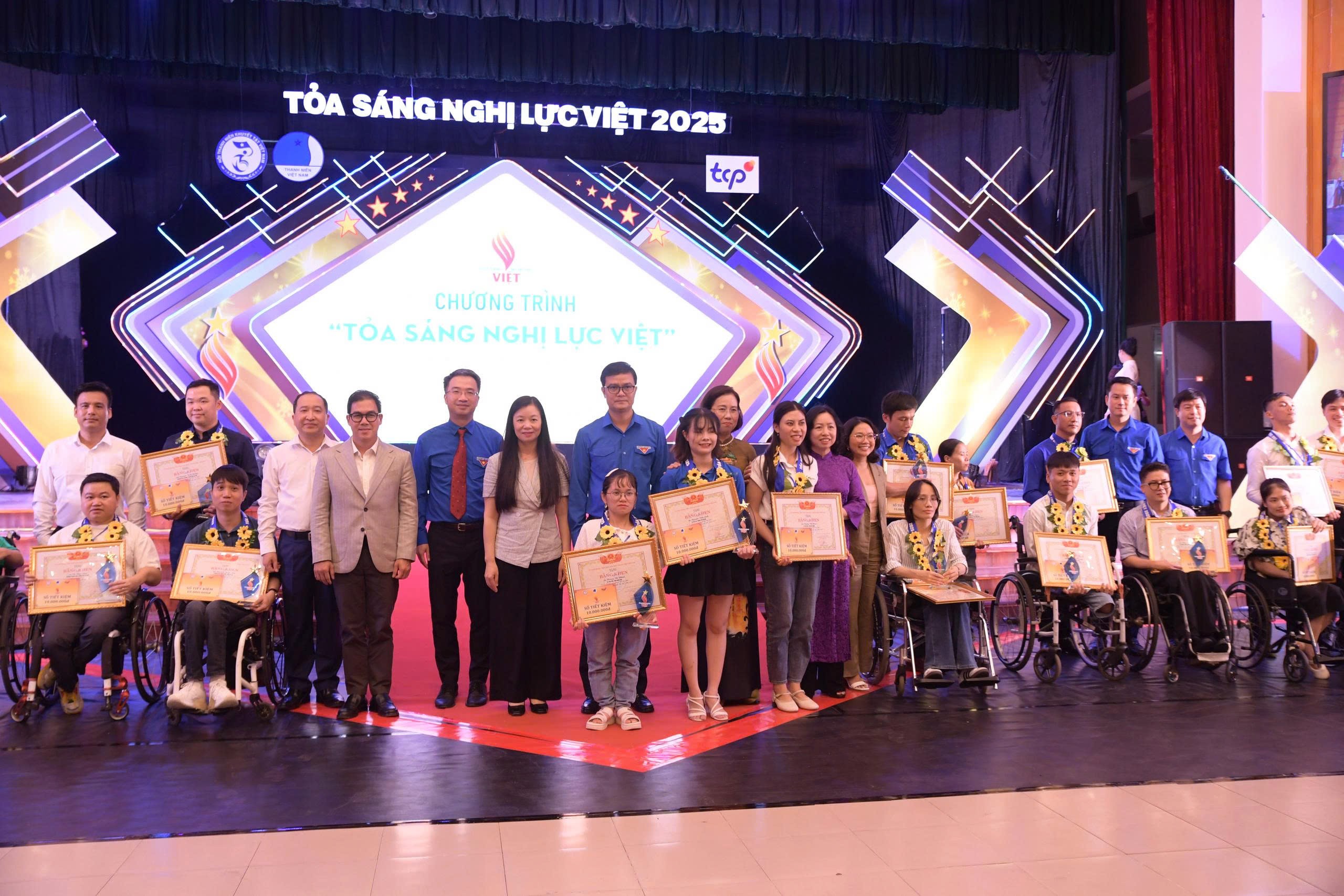 toa-sang-nghi-luc-viet-2025-khi-y-chi-mo-loi-khong-ai-bi-bo-lai-phia-sau-dulichvnnet-1-1755760634.jpg