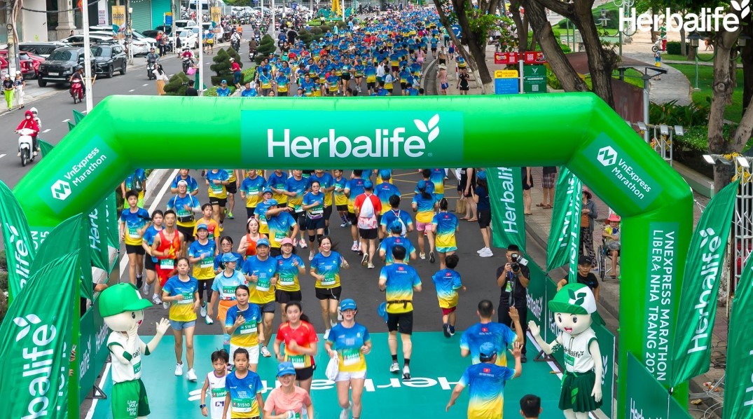 herbalife-dong-hanh-cung-vnexpress-marathon-nha-trang-2025-lan-toa-loi-song-nang-dong-lanh-manh-1-dulichvn-1756135901.jpg