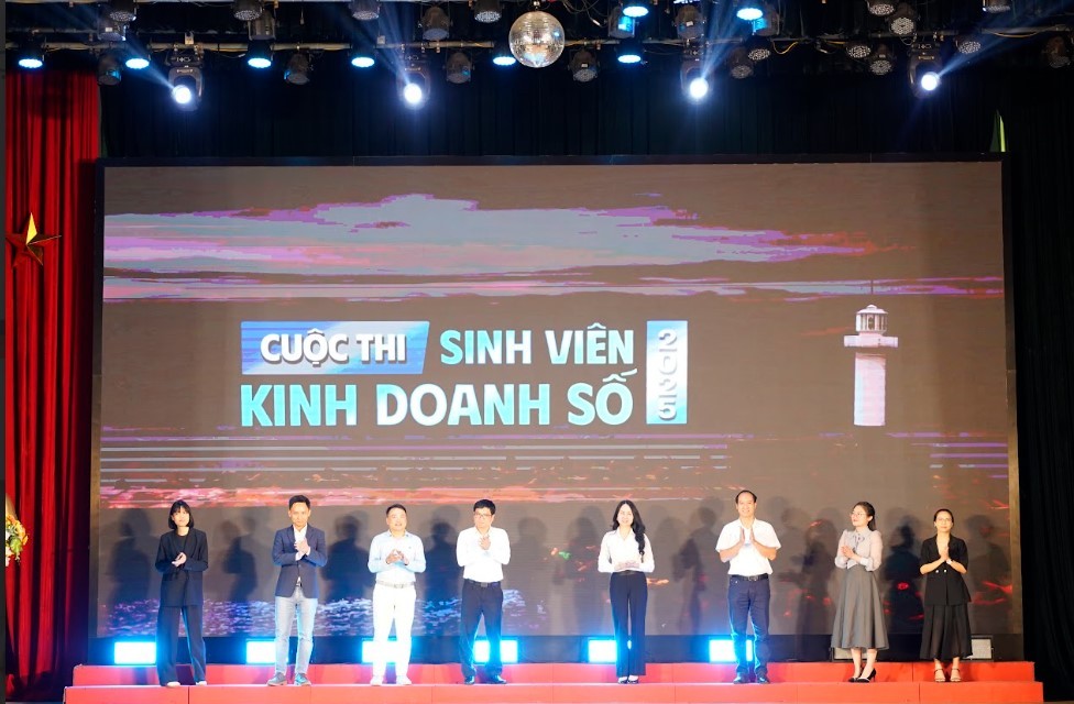 phat-dong-cuoc-thi-sinh-vien-kinh-doanh-so-2025-don-bay-cho-thuong-mai-dien-tu-xanh-va-khoi-nghiep-ben-vung-dulichvnnet-3-1756439803.jpg