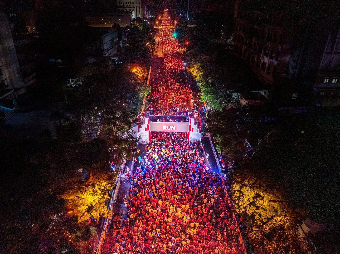 marathon-quoc-te-tp-ho-chi-minh-techcombank-2025-buoc-chay-kham-pha-thanh-pho-nang-dong-1-dulichvnnetvn-1756985972.jpg