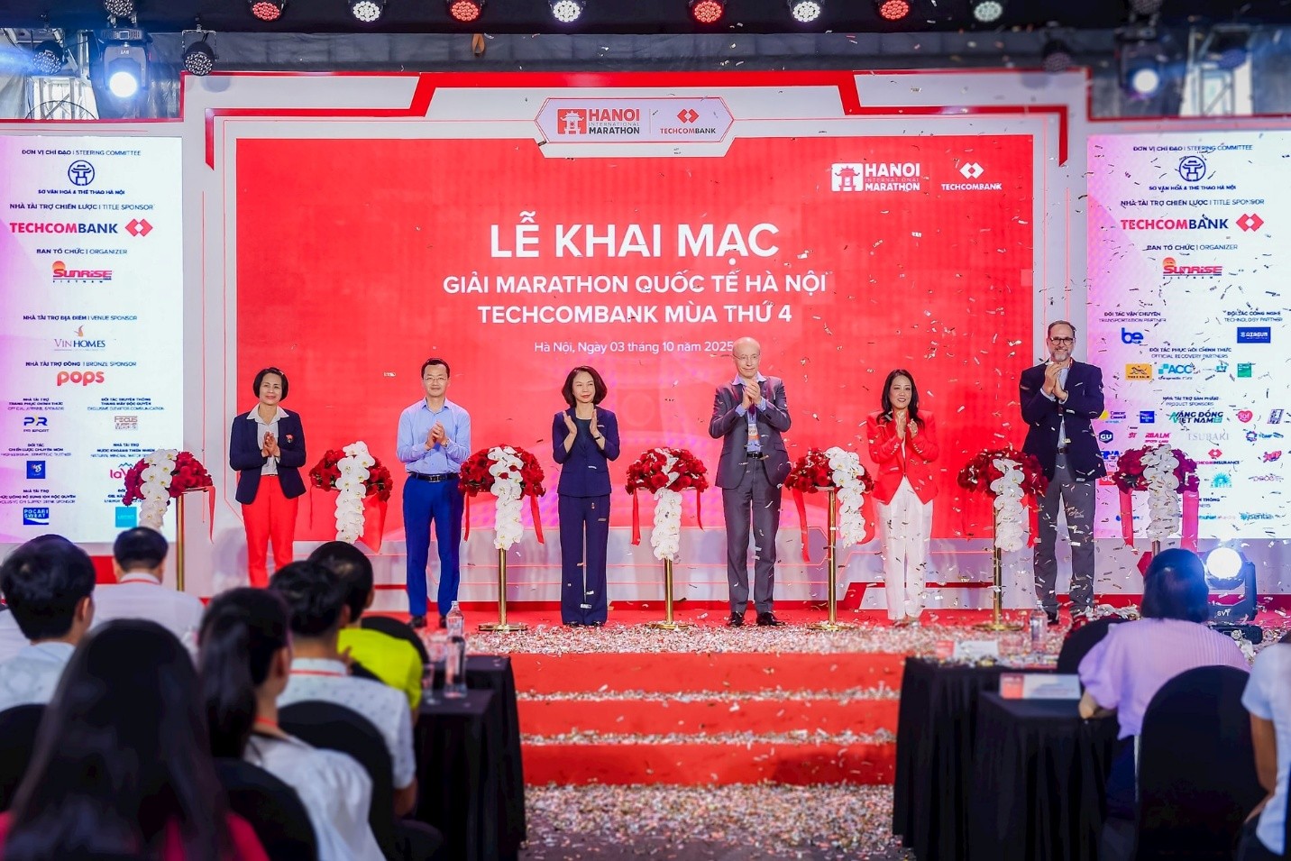 giai-marathon-quoc-te-ha-noi-techcombank-khi-the-thao-tro-thanh-le-hoi-van-hoa-du-lich-va-giai-tri-1-dulichvnnetvn-1759567366.jpg
