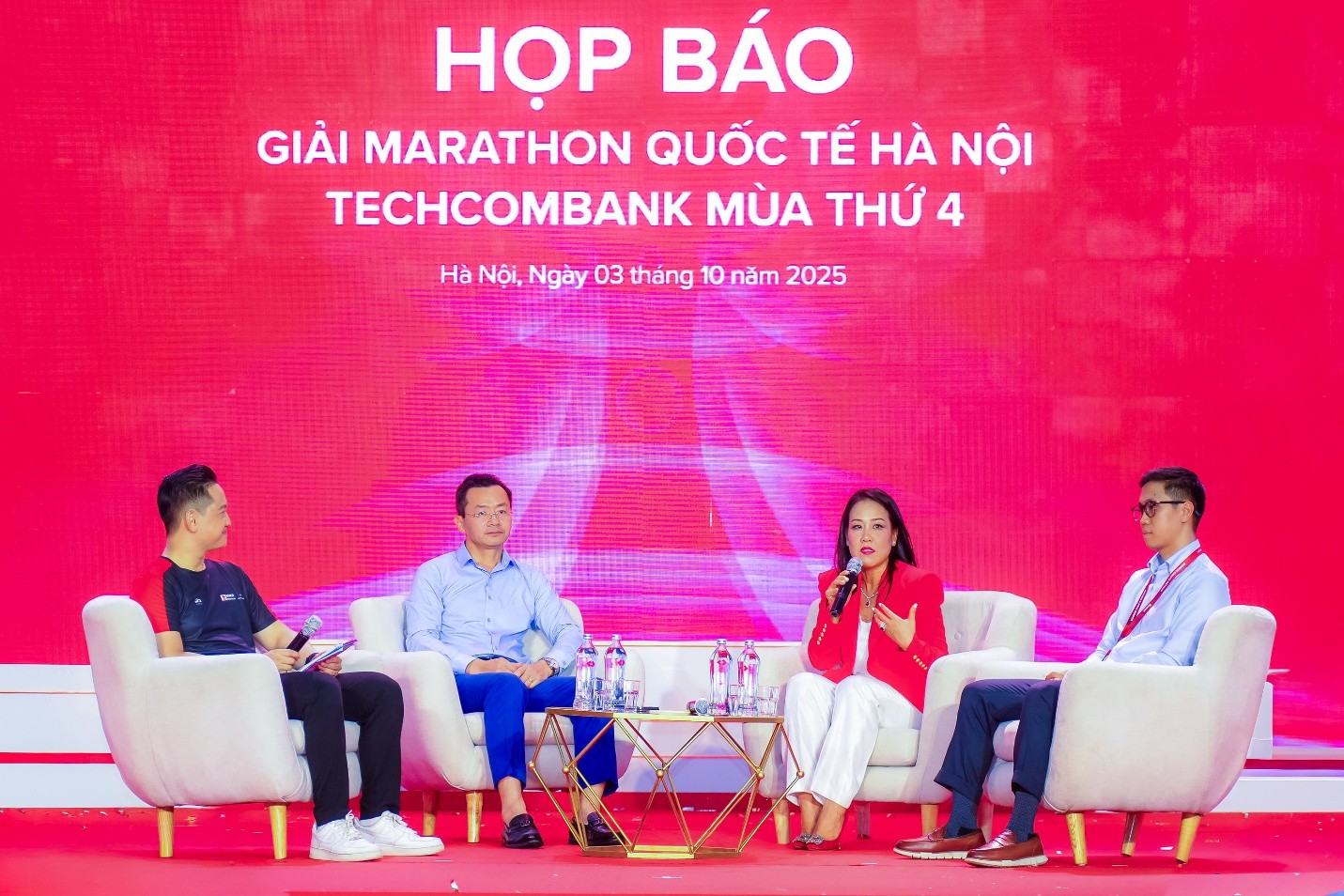 giai-marathon-quoc-te-ha-noi-techcombank-khi-the-thao-tro-thanh-le-hoi-van-hoa-du-lich-va-giai-tri-dulichvnnetvn-1759567366.jpg