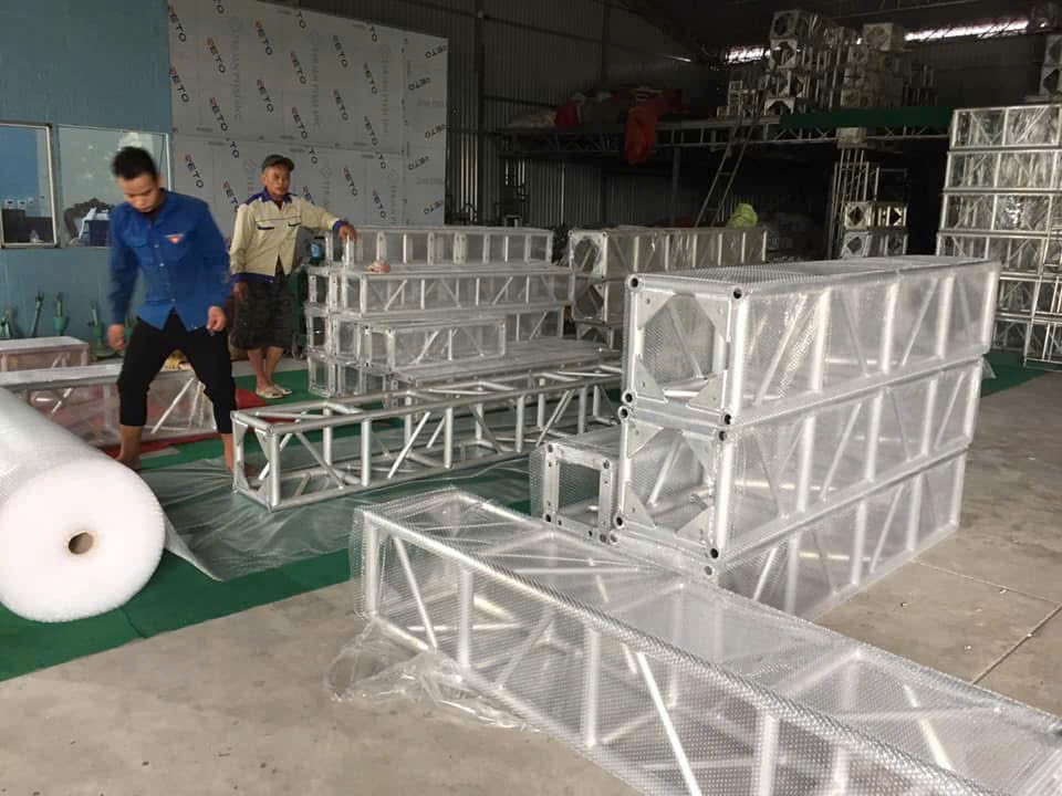 hoang-kim-truss-event-tuyen-lao-dong-pho-thong-thu-nhap-hap-dan-dien-dan-du-lich-va-doi-song-1-1759804578.jpg