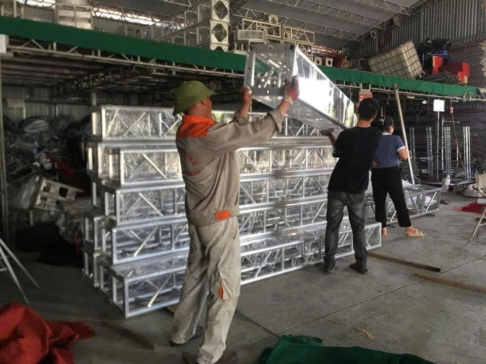 hoang-kim-truss-event-tuyen-lao-dong-pho-thong-thu-nhap-hap-dan-dien-dan-du-lich-va-doi-song-2-1759804571.jpg
