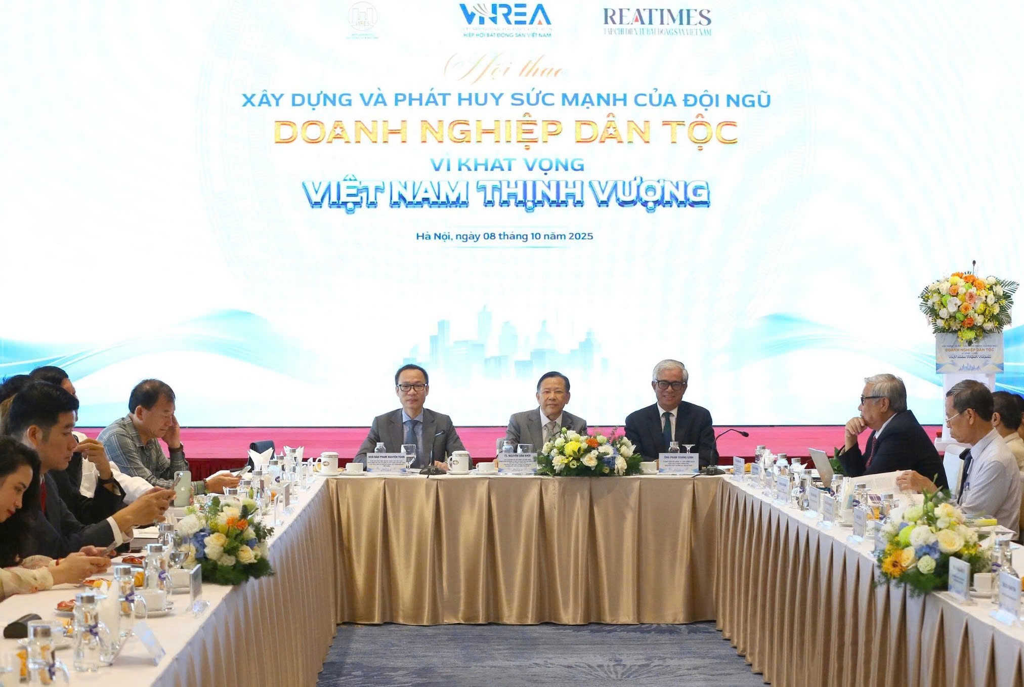 xay-dung-va-phat-huy-suc-manh-cua-doi-ngu-doanh-nghiep-dan-toc-vi-khat-vong-viet-nam-thinh-vuong-dulichvnnet-3-1759906104.jpg