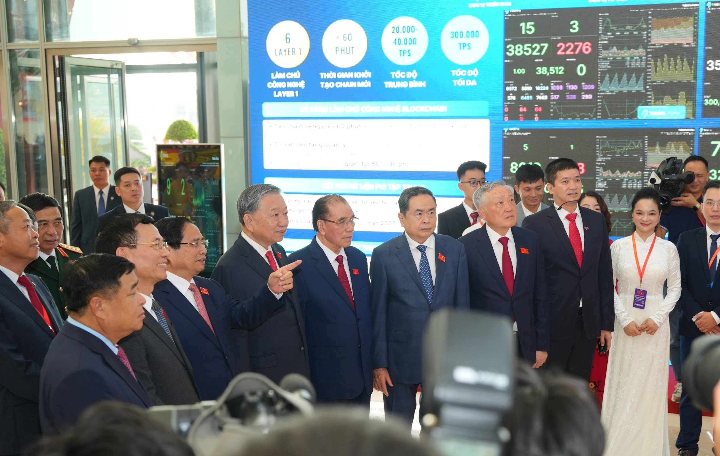 blockchain-viet-nam-mo-loi-phat-trien-ha-tang-so-quoc-gia-dulichvnnet-3-1760338175.jpg
