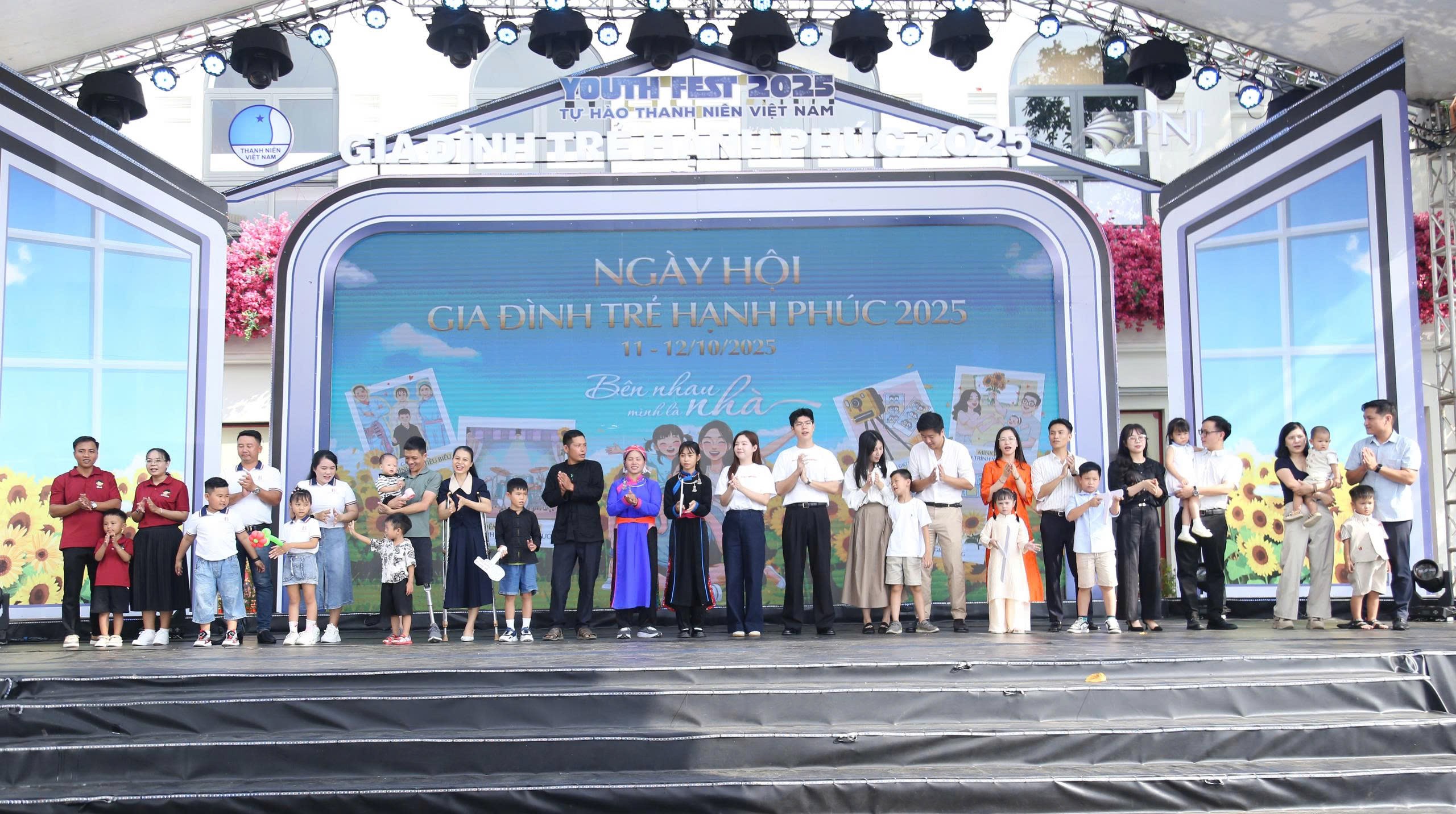 ngay-hoi-gia-dinh-tre-hanh-phuc-2025-viet-tiep-hanh-trinh-yeu-thuong-dulichvnnet-4-1760296895.jpg