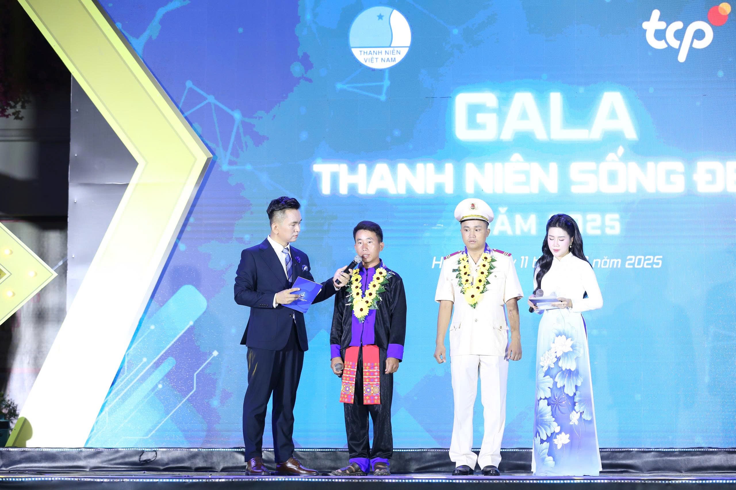 ton-vinh-20-guong-mat-thanh-nien-song-dep-nam-2025-lan-toa-gia-tri-nhan-van-va-khat-vong-cong-hien-dulichvnnet-4-1760295327.jpg