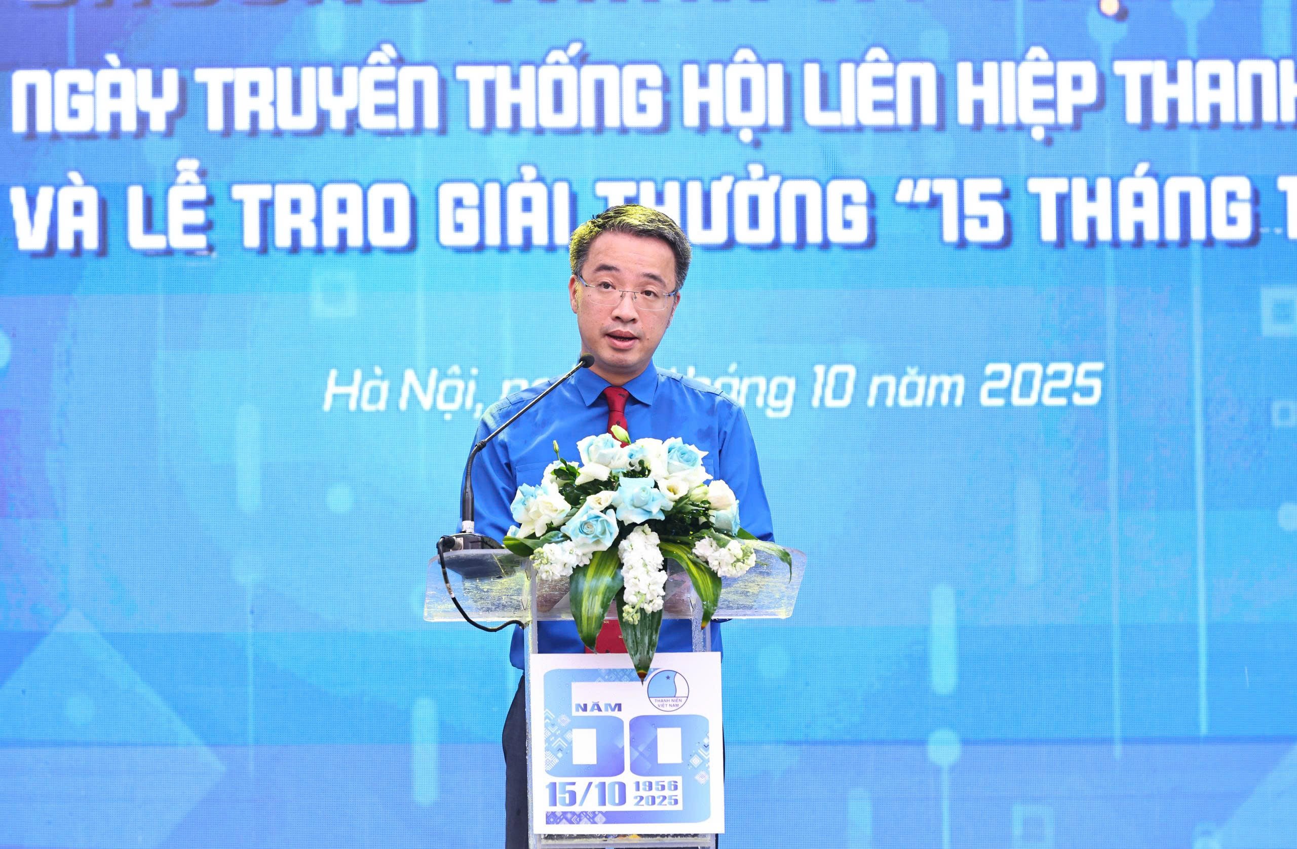 tuoi-tre-viet-nam-viet-tiep-hanh-trinh-toi-yeu-to-quoc-toi-dulichvnnet-6-1760291819.jpg