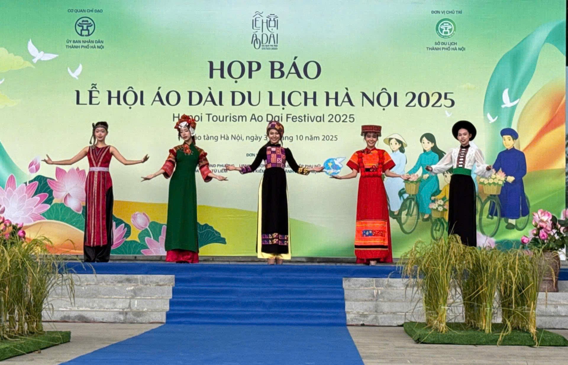 le-hoi-ao-dai-du-lich-ha-noi-2025-toa-sang-tinh-hoa-di-san-viet-dulichvnnet-2-1761992035.jpg