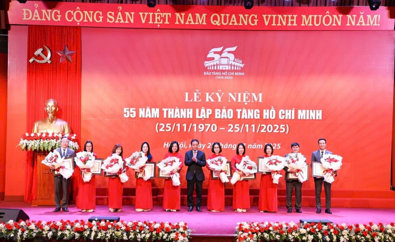 bao-tang-ho-chi-minh-55-nam-gin-giu-va-lan-toa-di-san-chu-tich-ho-chi-minh-dulichvnnet-1-1764128178.jpg
