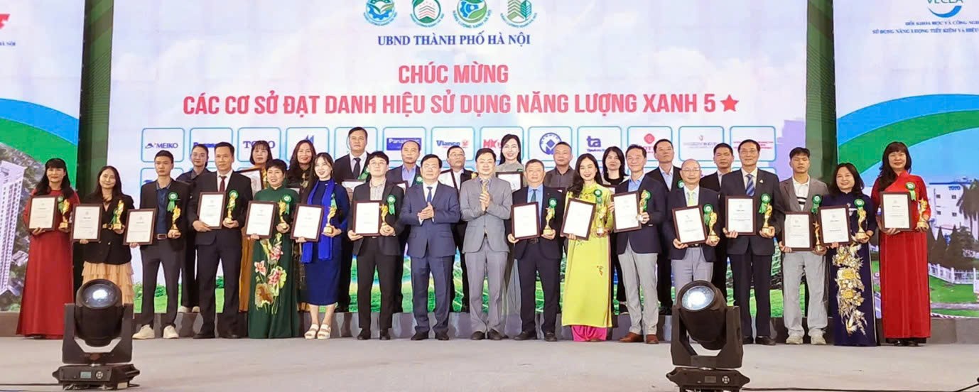 Trao danh hiệu cơ sở, công trình xây dựng sử dụng năng lượng xanh TP Hà Nội năm 2025