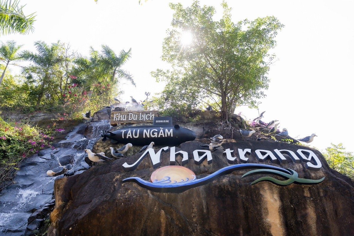 ‘KDL Tàu Ngầm Nha Trang Impressio’ kể chuyện lịch sử bằng điêu khắc đá