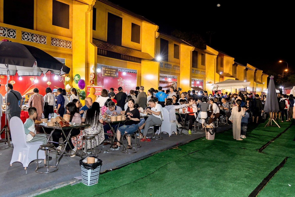 festival-pho-2026-be-mac-suc-hut-vuot-ky-vong-mo-huong-phat-trien-cho-di-san-pho-viet-dulichvnnet-3-1774344263.jpg