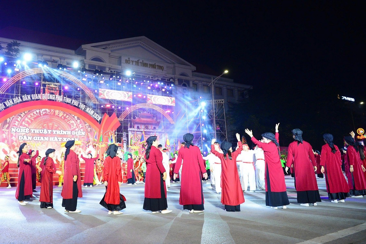 le-hoi-van-hoa-dan-gian-duong-pho-phu-tho-2026-thanh-am-nguon-coi-thap-sang-dat-to-hut-hang-trieu-du-khach-dulichvnnet-7-1-1777059613.jpg
