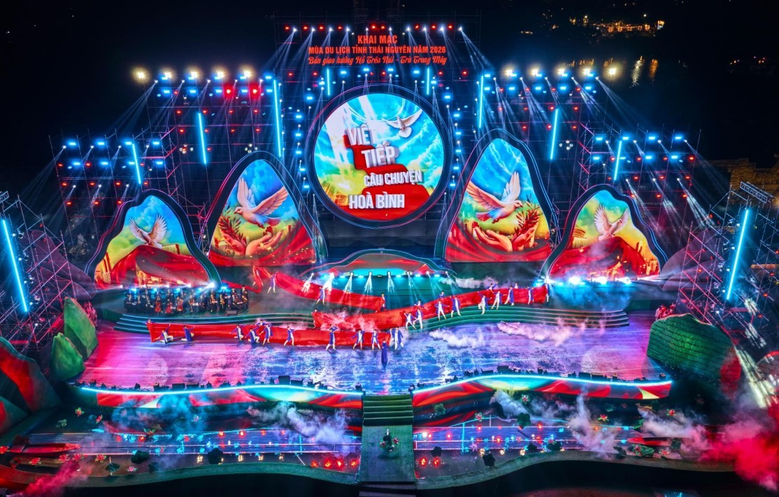 ban-giao-huong-ho-tren-nui-tra-trong-may-dai-tiec-nghe-thuat-mo-man-mua-du-lich-thai-nguyen-2026-dulichgiaitri-8-1778901330.jpg